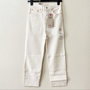 Levi’s Cream Ribcage Straight Ankle Jeans!